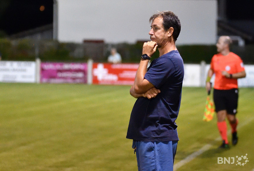 Le coach du FC Bassecourt Lulzim Hushi devra trouver des solutions pour relancer son équipe. (Photo : archives Georges Henz)