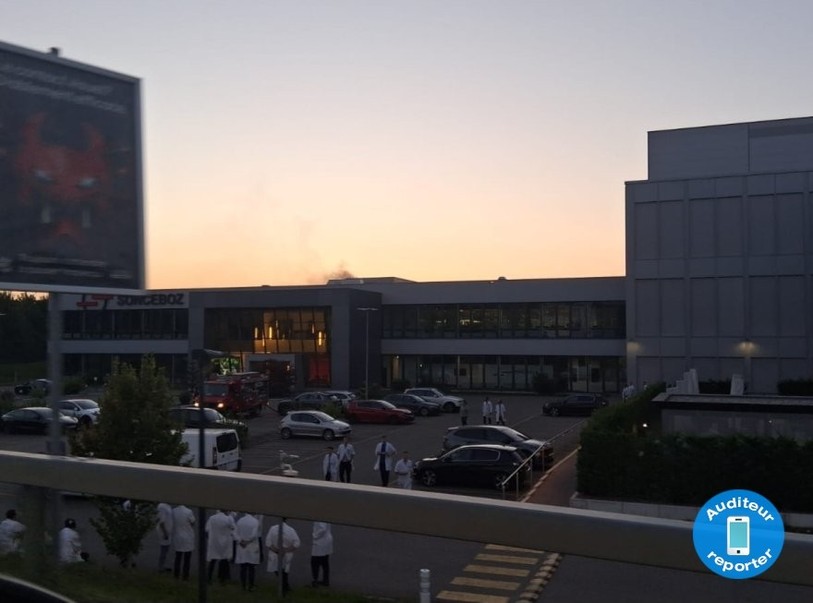 Des employés ont dû évacuer l'usine Sonceboz lundi soir à Boncourt en raison d'un début d'incendie.