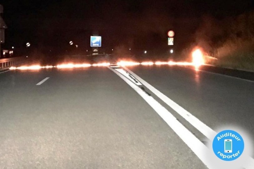 Les jeunes prévenus avaient notamment déversé de l'essence sur l'A16 avant d'y mettre le feu.