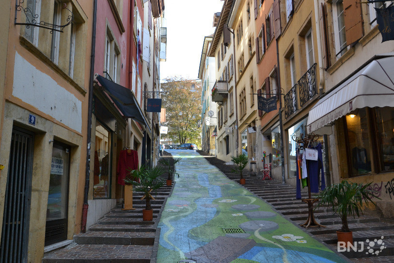 La rue des Chavannes dans la commune libre du Neubourg à Neuchâtel accueillera la balade des artisans.
