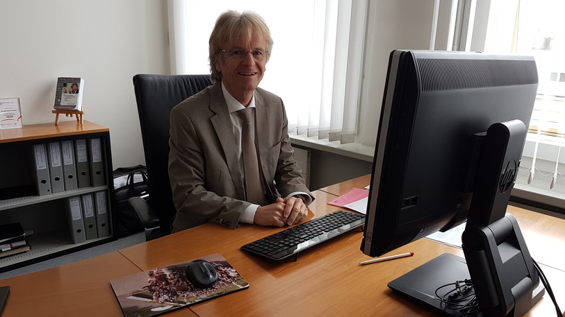 Jean-Daniel Pasche dirige la FH depuis son bureau de la rue de l'Argent, à Bienne.