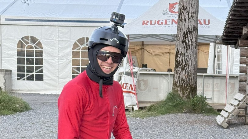 Lucas Ruffieux est le premier homme au monde à avoir réalisé un looping en parapente. (Photo : Lucas Ruffieux)