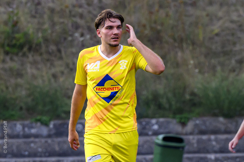 Elnes Alabashoski et le FC Saint-Blaise n'y arrivent pas, en ce moment (photo : archives, Bertrand Pfaff).