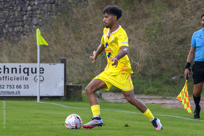 Tiago Ferreira a ouvert la marque samedi pour le FC Saint-Blaise. (Photo : Bertrand Pfaff) 