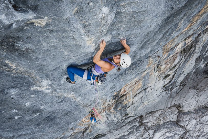 Katherine Choong dans l'ascension de Piz Dal Nas. (Photo : Hugo Vincent)