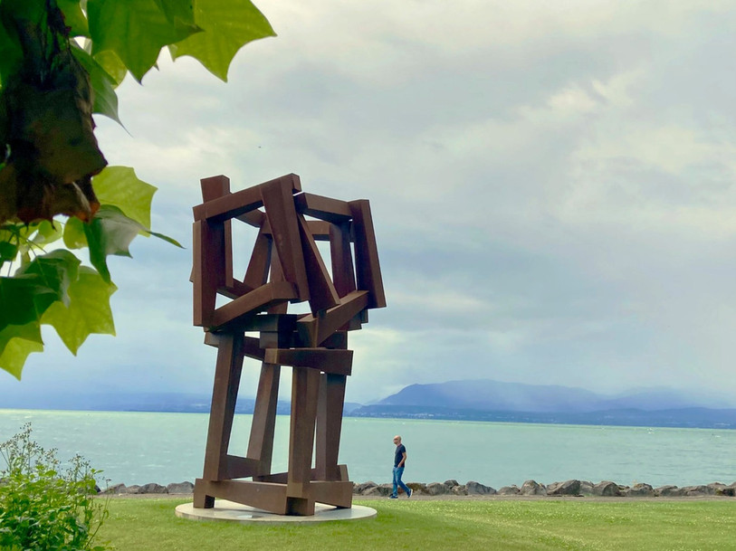 La sculpture sera une nouvelle déclinaison de la série Chaos, comme ci-dessus l’œuvre de plus de 5 mètres à Rolle. (Photo tirée du site de Jedd Novatt).