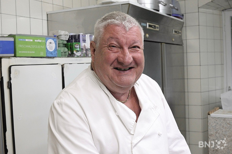 Yves Rondez prêt à préparer son fameux tartare de bœuf.