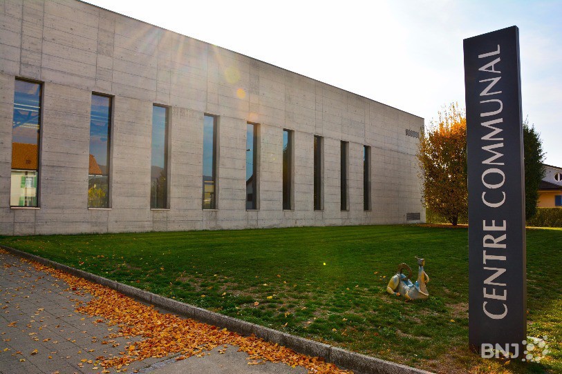 Désormais, le centre communal de Vicques se nomme l'Atrium.