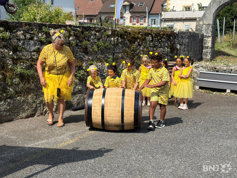 Ce sont les enfants de deuxième année de la classe de Cindy Kohler qui ont ouvert le concours d'embarcations.
