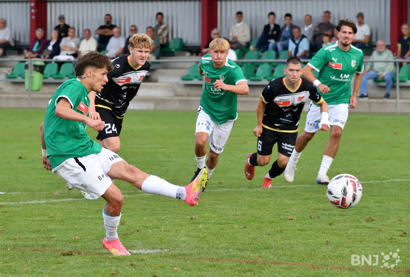 Hugo Casano a ouvert le score sur coup-franc pour le FC Courtételle. (Photo : archives Georges Henz).