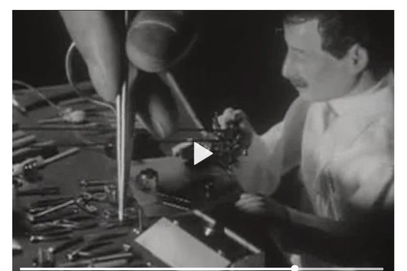 L'atelier miniature apparaît dans une émission de la télévision suisse romande en 1962. (Photo: Biennale du Patrimoine horloger)