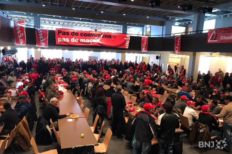 Les maçons se rassemble actuellement avant de descendre dans la rue.
