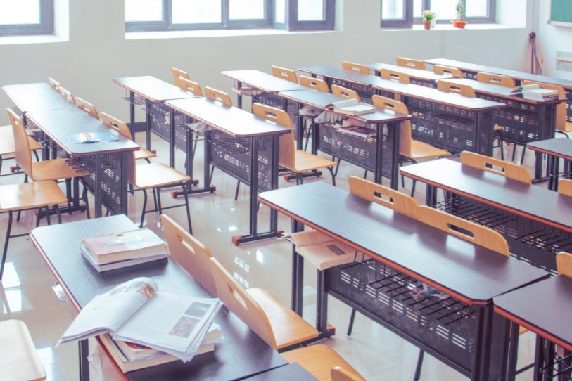 La Fédération des Associations des Parents d’élèves de Suisse Romande et du Tessin (FAPERT) et le Syndicat des enseignants romands (SER) veulent que les élèves poursuivent leur formation après l'école obligatoire.
