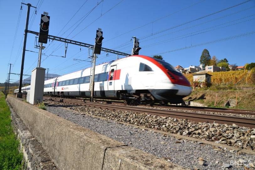 Le Conseil fédéral prévoit de rétablir la liaison ferroviaire directe entre Bâle et l’Arc lémanique via Delémont et Moutier (photo: archives).