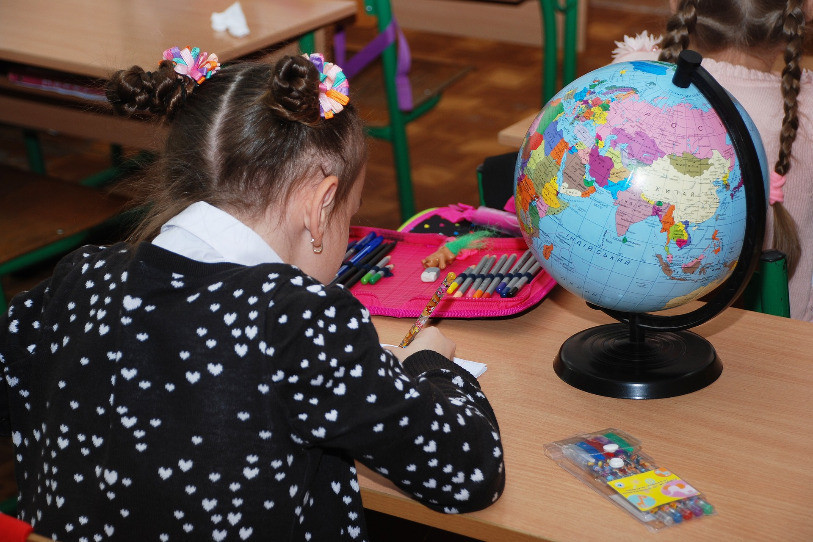 A Mahana, les enfants pourront étudier ce qu'ils veulent... mais le service de l'enseignement du Canton du Jura attend que le Plan d'études romand soit un minimum respecté (photo : illustration).