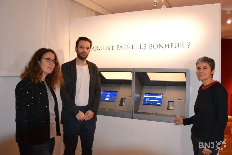 De gauche à droite : Sophie Krummenacher, médiatrice culturelle du MJAH/ Alain Gloor, responsable de projet au Stapferhaus de Lenzburg/ Nathalie Fleury, conservatrice du MJAH