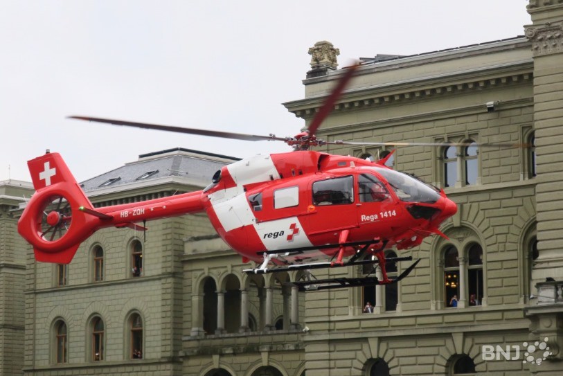 Le nouvel hélicoptère prend de la hauteur au-dessus de la Place fédérale à Berne