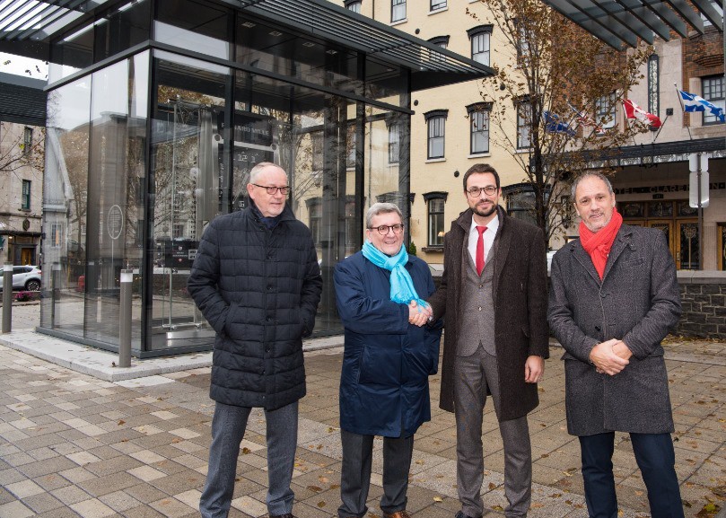 L'inauguration s'est faite vendredi à Québec en présence de (de gauche à droite) Dominique Guenat (co-président de Richard Mille), Régis Labeaume (maire de Québec), Martial Courtet (ministre jurassien de la Formation, de la Culture et des Sports) et de Stéphane Berdat (délégué jurassien à la Coopération).