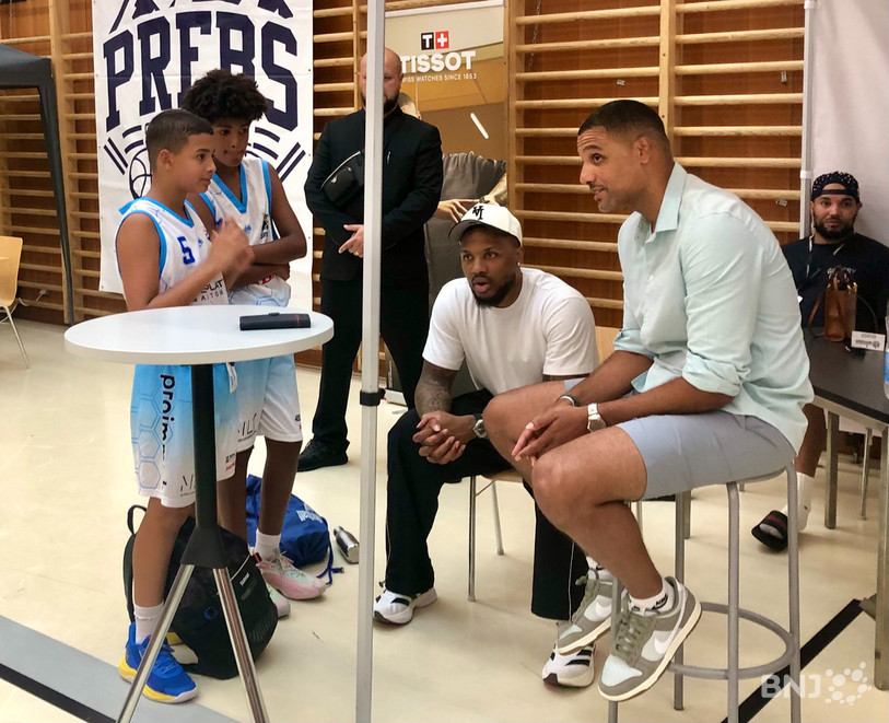 De jeunes joueurs du Val-de-Ruz, de Marin, de La Chaux-de-Fonds et d'Union Neuchâtel ont pu s'approcher de la légende Damian Lillard mercredi.