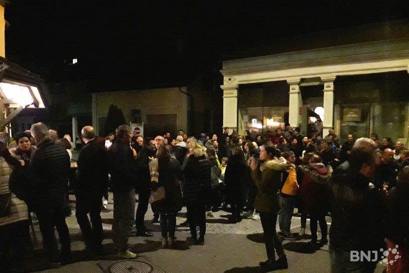 Environ 250 personnes étaient réunies à Moutier lundi soir, après l'annonce de l'annulation du vote communaliste.