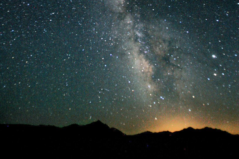 Val-de-Ruz a décidé d'éteindre l'éclairage public durant la nuit. Les étoiles devraient gagner en visibilité. (Par Steve Jurvetson — Flickr, CC BY 2.0, https://commons.wikimedia.org/w/index.php?curid=23906915)