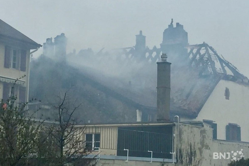 Les bâtiments incendiés étaient situés Grand'Rue 44 et 46 à Auvernier. 
