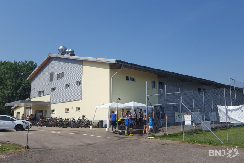 Des travaux sont réalisés au Centre culturel et sportif de Courfaivre pour réparer les gros défauts constatés sur les lieux (photo : archives)