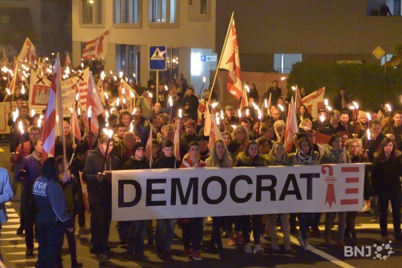 Des milliers de personnes se sont données rendez-vous à Moutier (photo: Georges Henz).
