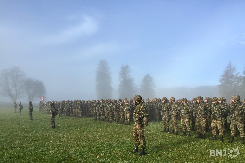 Le bataillon de sapeurs de chars 1 lors de la remise de l'étendard mercredi au Col des Rangiers.