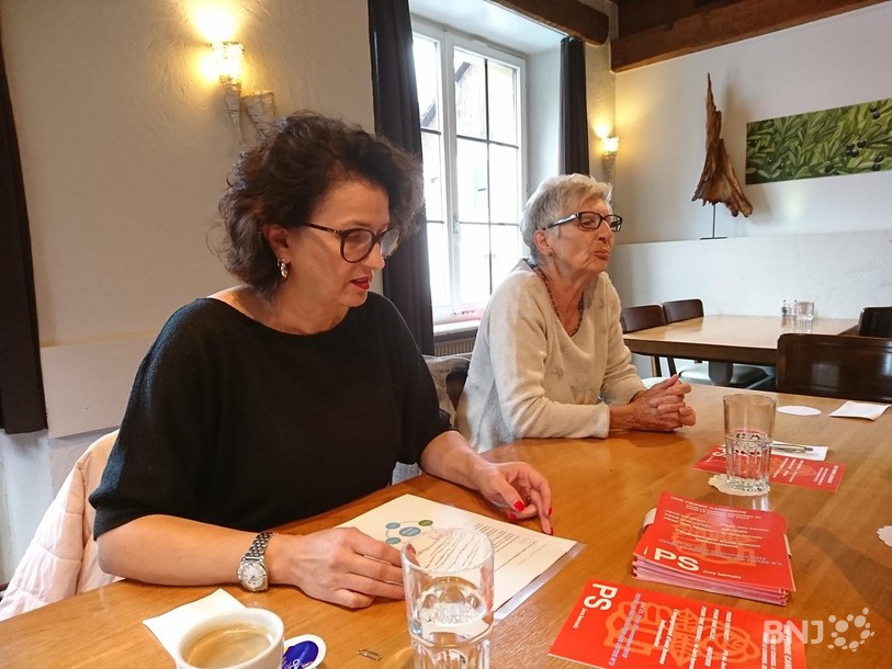 Morena Pozner (à gauche) et Marcelle Forester ont présenté la campagne du PSJB pour les élections du 25 novembre à Moutier. 