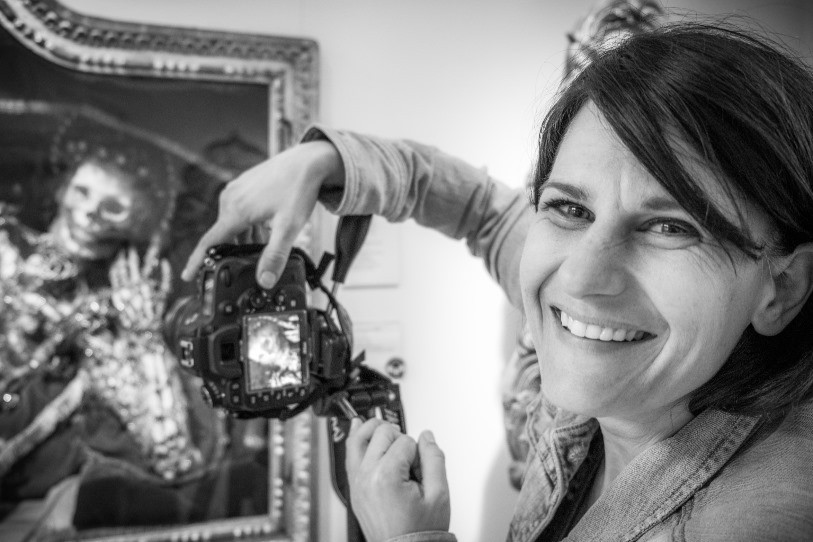 Carole Alkabes a parcouru la Suisse pendant trois ans pour photographier des reliques de Saints.