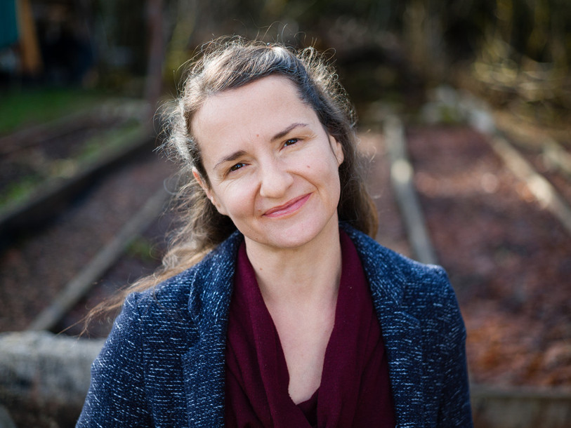 Dans son ouvrage paru dernièrement, l'autrice interroge notre rapport à la nature, à l'agriculture, à l'éducation des enfants et à la domination. (Photo : Guillaume Perret)