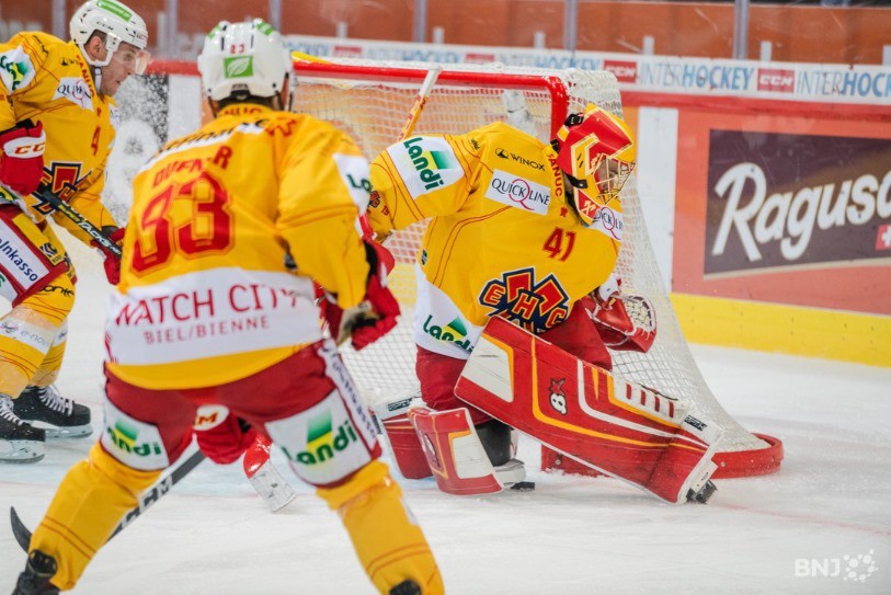 Préféré à Jonas Hiller, le gardien jurassien Elien Paupe a vécu une soirée difficile.