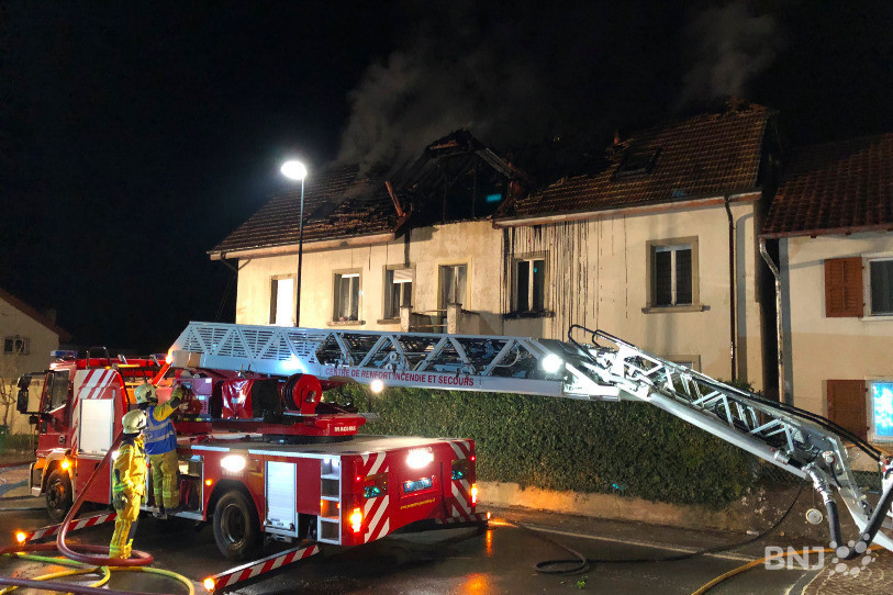 La toiture du bâtiment a subi d'importants dégâts.