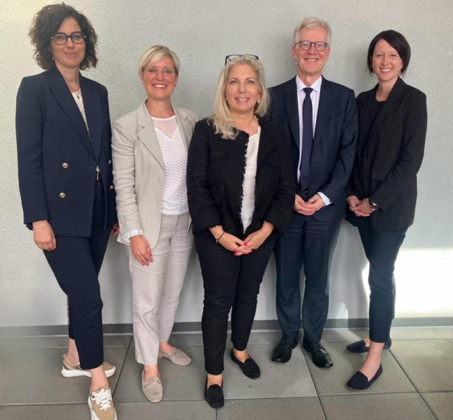 Les directrices et directeurs cantonaux des finances se sont réunis vendredi 29 août. De gauche à droite : Christelle Luisier Brodard, Rosalie Beuret Siess, Nathalie Fontanet, Jean-Pierre Siggen et Crystel Graf. (Photo : CLDF.)
