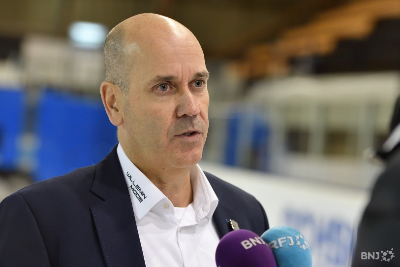 Gary Sheehan se réjouit de la victoire canadienne, et relève les progrès à accomplir que la Suisse y parvienne un jour.