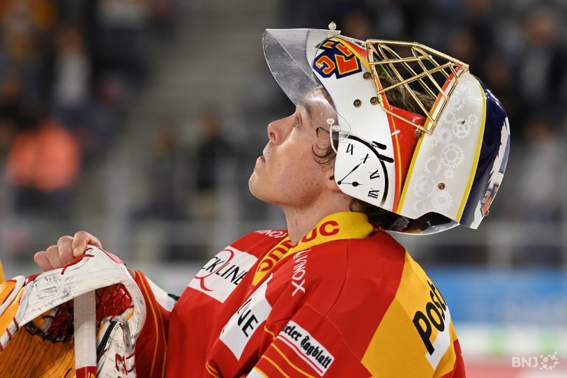 Jonas Hiller a dû s'avouer vaincu à trois reprises face aux Dragons