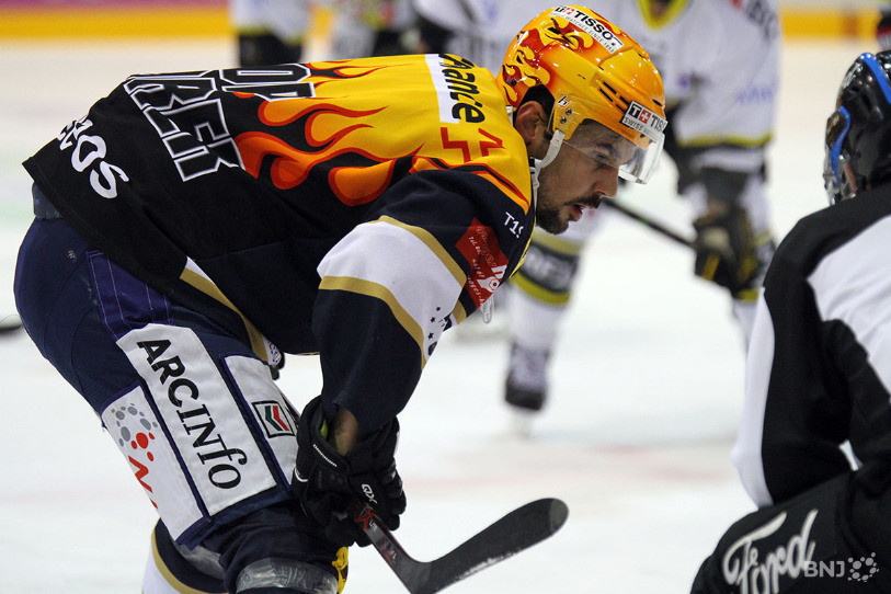 Avec deux assists et deux penaltys réussis, Timothy Coffman a été l'un des grands artisans du succès du HCC. (photo : archives)