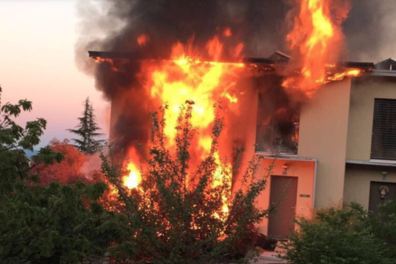 Gros incendie à Bôle. Photo : auditeur reporter.