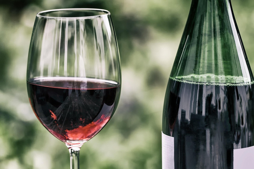 Le vin régional ne devra pas obligatoirement figurer sur les cartes des restaurants de la région. (Photo d'illustration).