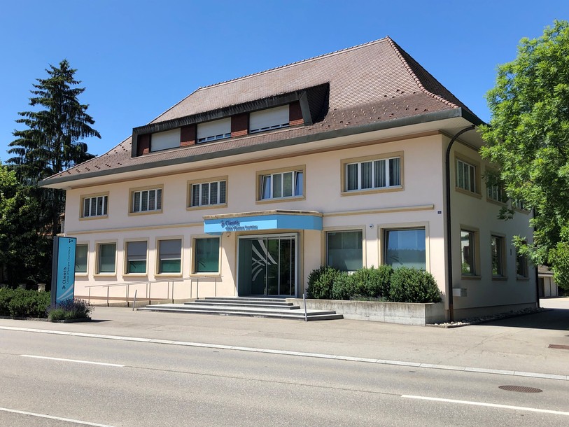 Récemment, plusieurs agences de la Clientis ont entamé des travaux. Ici une photo de l’agence de Courtelary avant le début des rénovations. Crédit : Clientis Caisse d'Epargne Courtelary SA