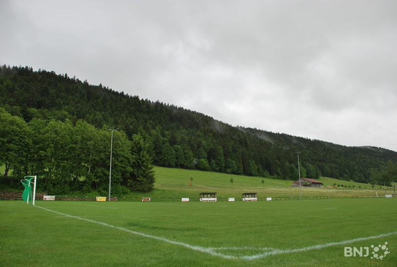 Le Festival des Gouttes se tient sur le terrain de football de La Sagne.