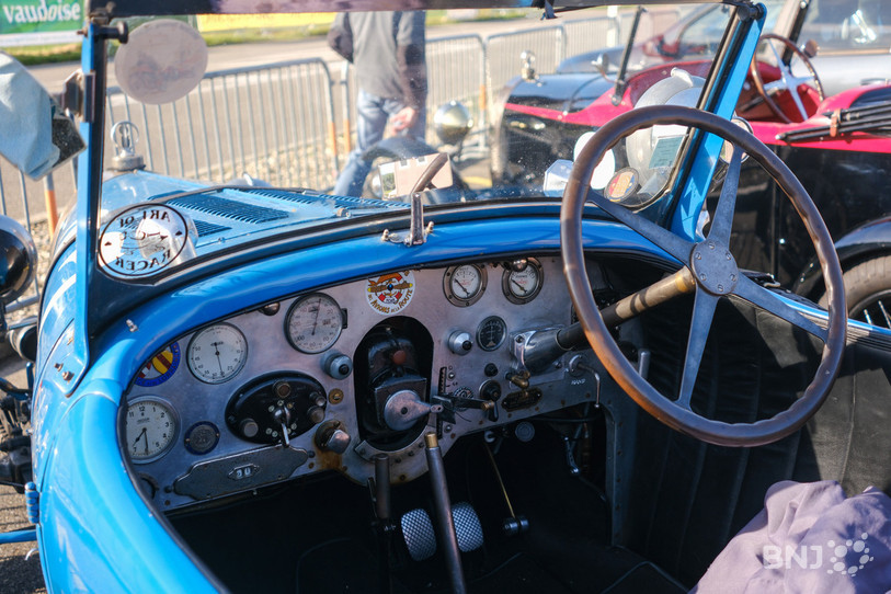 L'intérieur du véhicule ferait presque penser au cockpit d'un avion.
