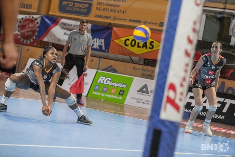 L'Américaine Kyra Holt a été la grande artisane de la victoire du NUC. Elle a marqué de nombreux points en smash dans les moments décisifs.