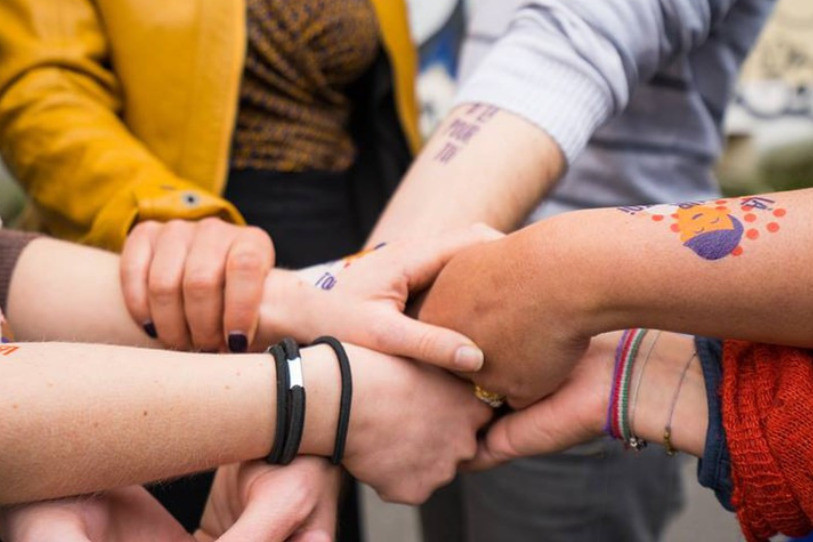 L'association STOP SUICIDE va habituellement au contact des jeunes, mais en temps de pandémie, elle investit les réseaux sociaux. (Photo : STOP SUICIDE)