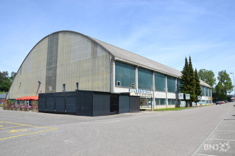 Des conduites doivent notamment être remplacées autour de la patinoire (photo : archives)