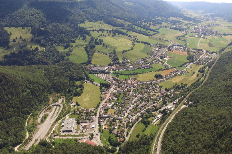 René Rimaz a choisi une vue aérienne de Sonceboz-Sombeval. (Photo : Municipalité de Sonceboz-Sombeval)