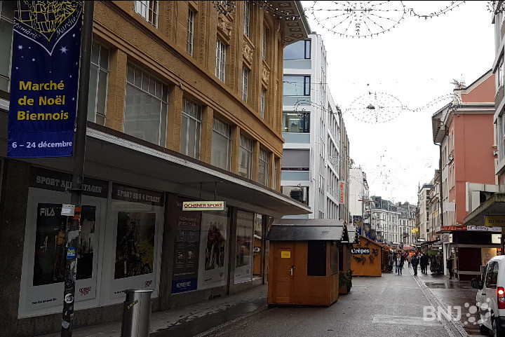 Le marché de Noël de Bienne se préparait à ouvrir ses portes jeudi matin.