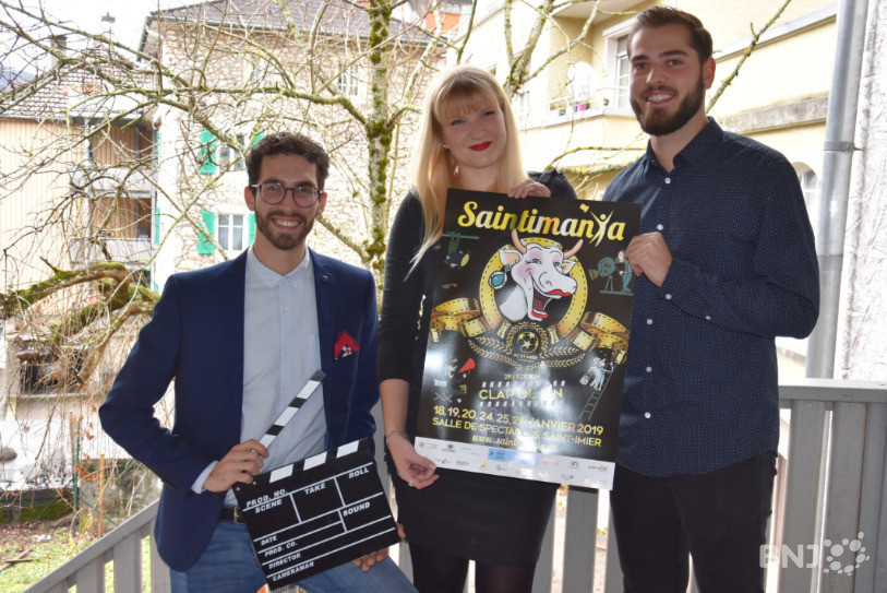 De gauche à droite: Sandro Morandin, Lisa Roulin (de la troupe de Saintimania) et Ken Dogana (FC St-Imier)