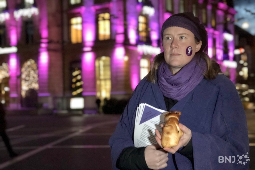 Sainte-Nicole a distribué des friandises mais elle a surtout rappelé aux parents que les cadeaux de Noël sont souvent empreints de stéréotypes de genre.
